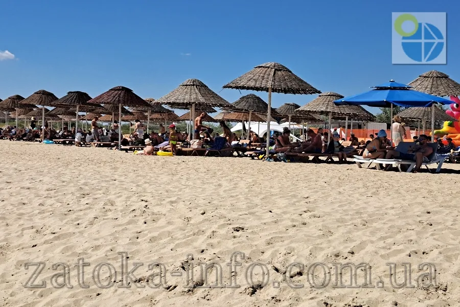 Затока Кароліно-Бугаз пляжі фото